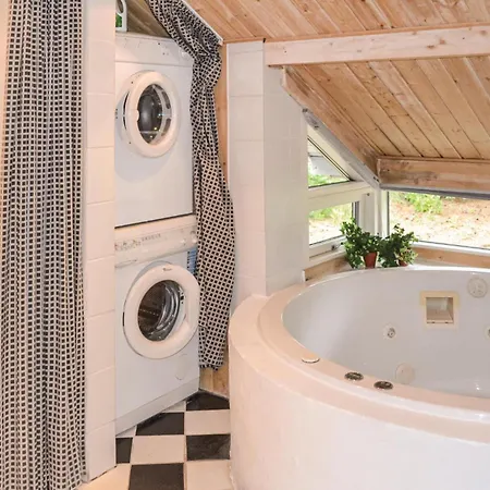 Semesterbostad Hindbaervangen X *